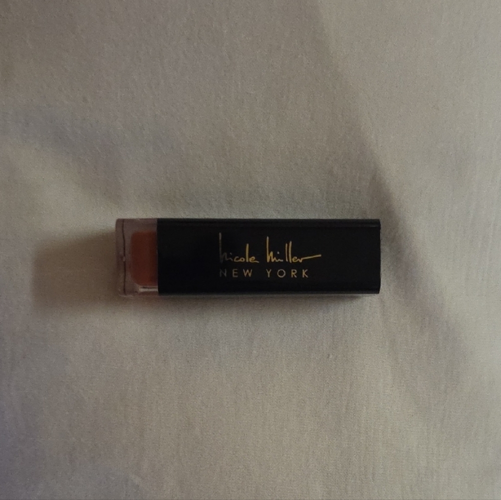 Nicole Miller New York Long Lasting 16 Hour Lipstick Matte